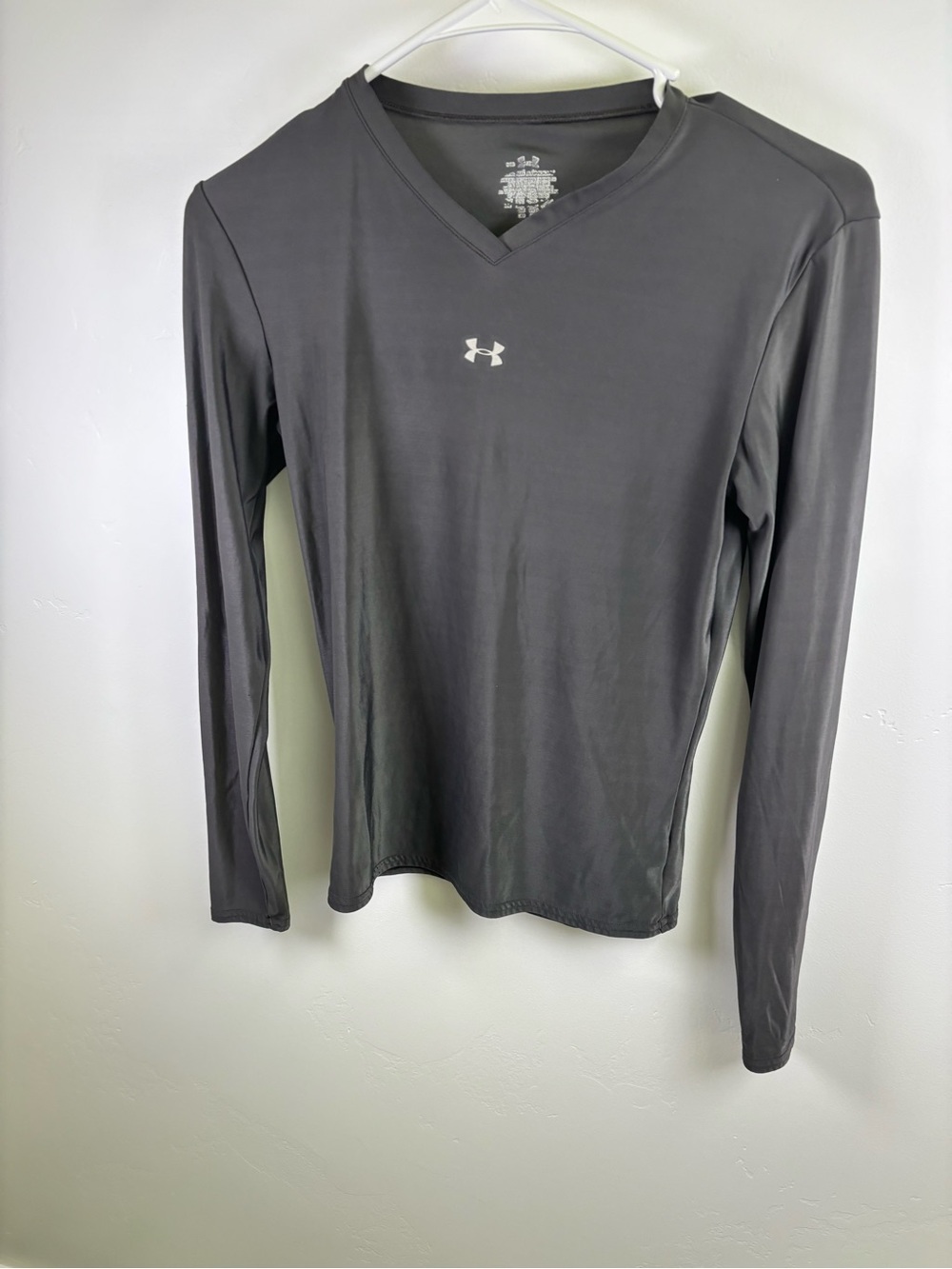 UNDER ARMOUR V NECK PULLOVER SHIRT WOMEN SMALL DARK GRAY POLYESTER
